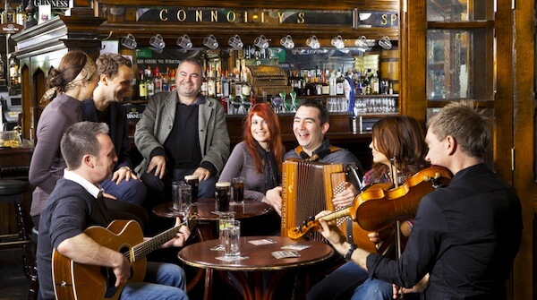 Instant Mood Boost: A Facebook Thought Gift Experiment